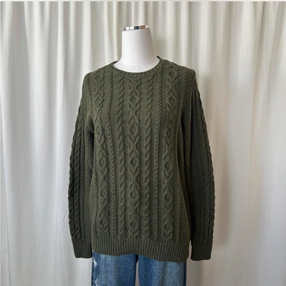 L.L. Bean Fisherman’s Cable knit crewneck sweater Green Large. - Picture 2 of 8